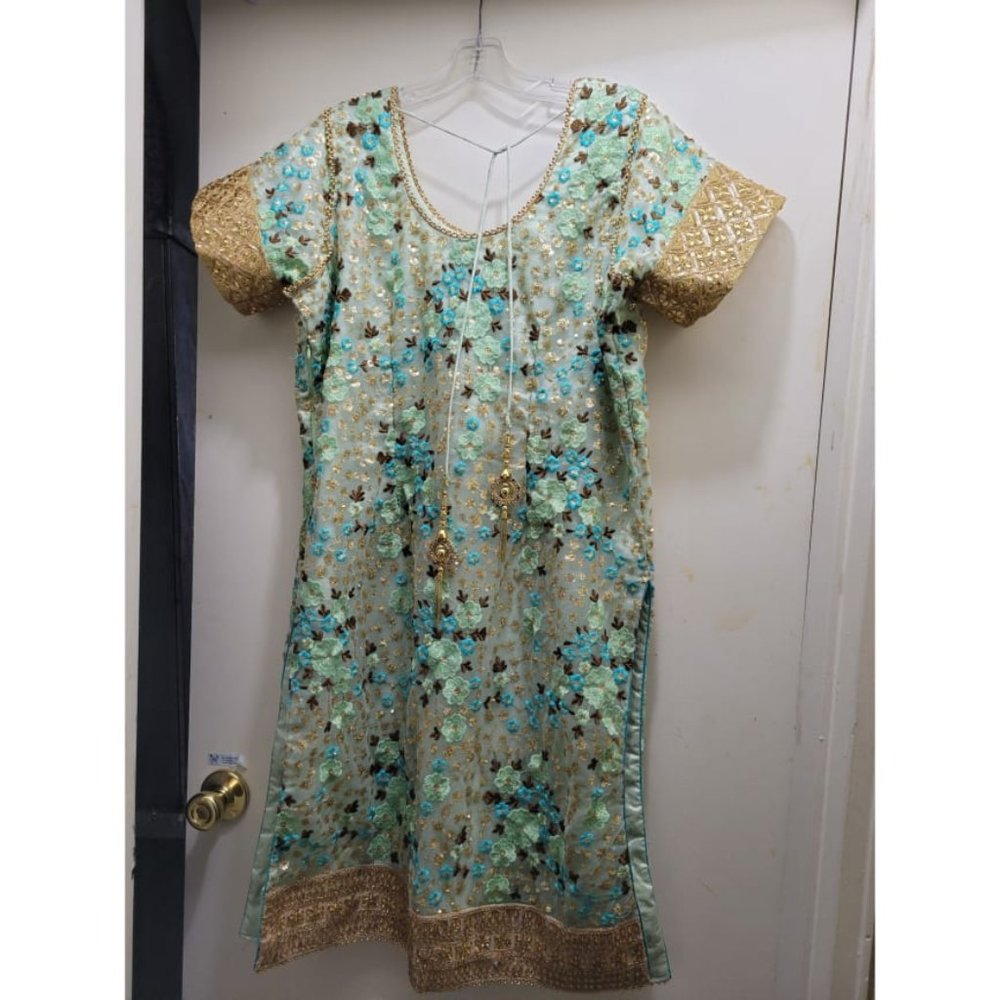 Desi Traditional Indian/Pakistani/Bangladeshi Kameez with Lehenga(Skirt) Dupatta - Picture 8 of 17